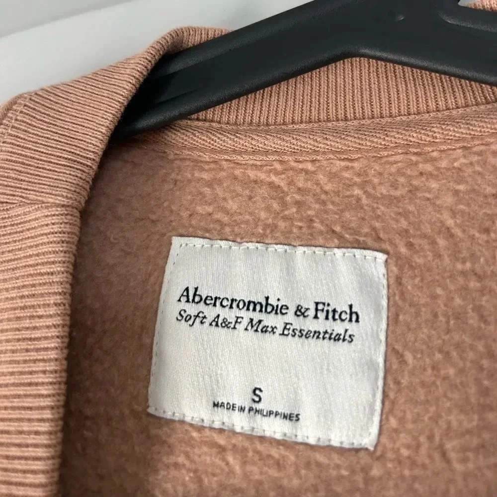 Abercrombie & Fitch Cropped Boxy Soft A&F Max Essentials Crewneck size Small - Picture 9 of 10